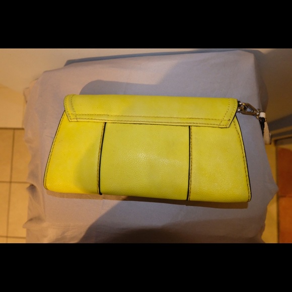 GUESS citron clutch - Picture 2 of 8
